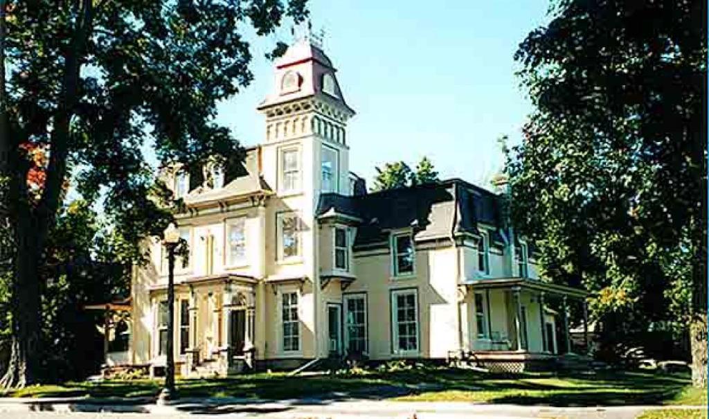 Absolute 1000 Islands Monthly Suites Gananoque Zewnętrze zdjęcie