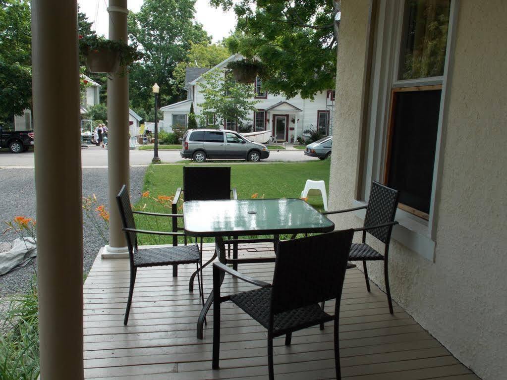 Absolute 1000 Islands Monthly Suites Gananoque Zewnętrze zdjęcie