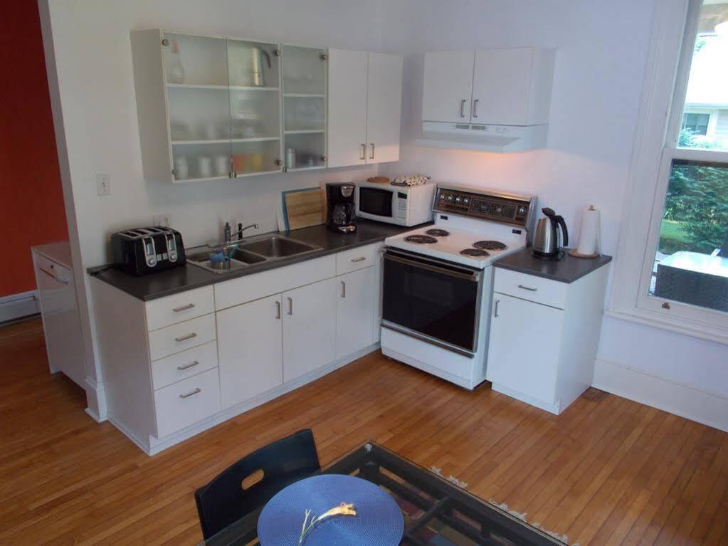 Absolute 1000 Islands Monthly Suites Gananoque Zewnętrze zdjęcie